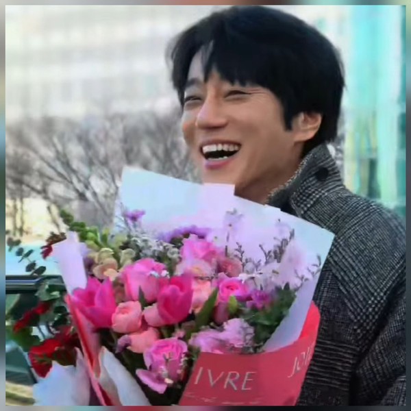 Signature photo of Hwang Chiyeol capturing their charm