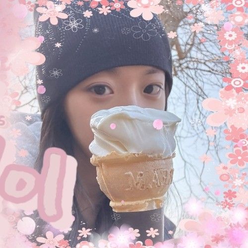 Behind-the-scenes cut of Nien (tripleS)