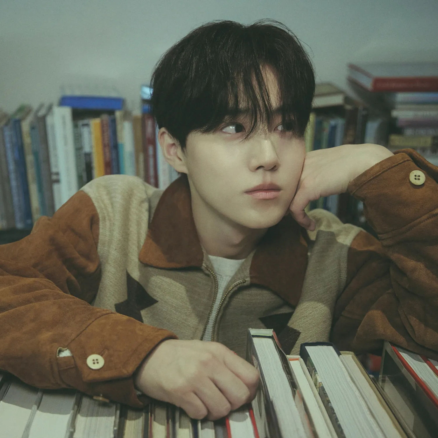 Behind-the-scenes cut of EXO