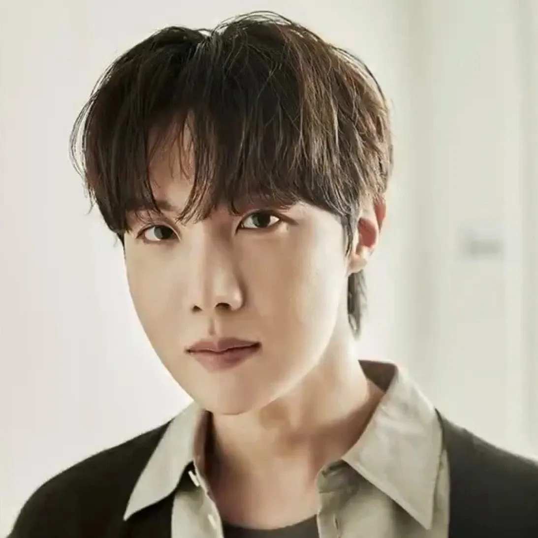 제이홉 (방탄소년단)의 최신 사진