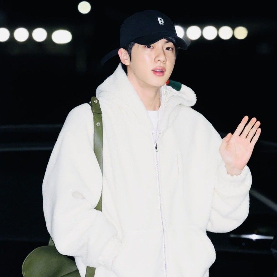 Behind-the-scenes cut of Jin (BTS)