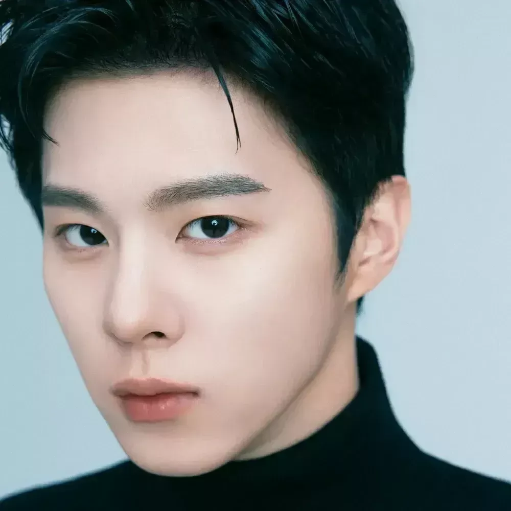 Behind-the-scenes cut of Kim Wooseok