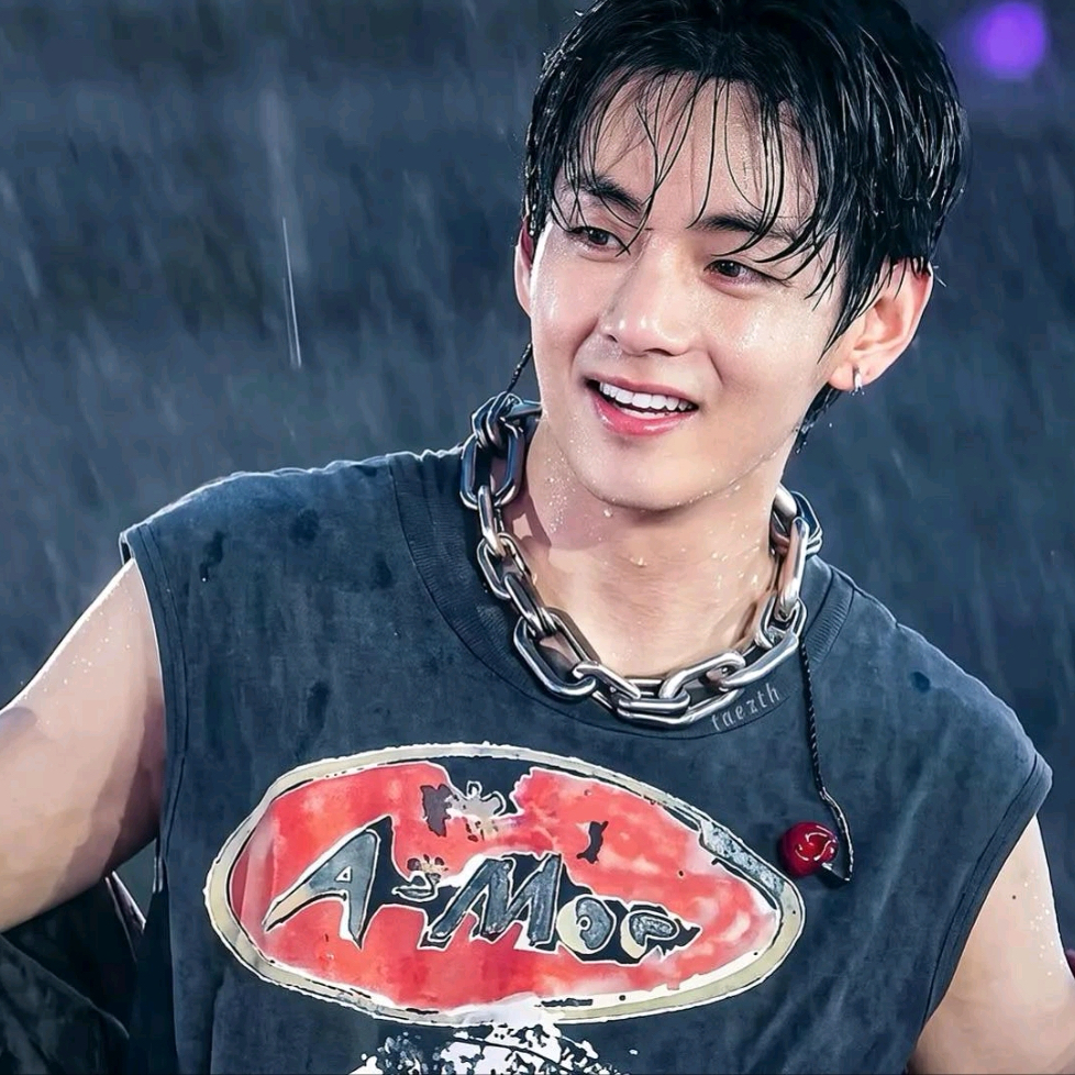 뷔 (방탄소년단)의 최신 사진