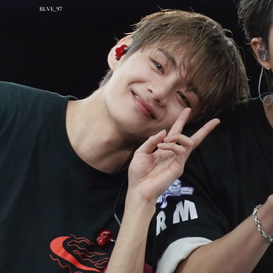V (BTS)の最近の活動写真