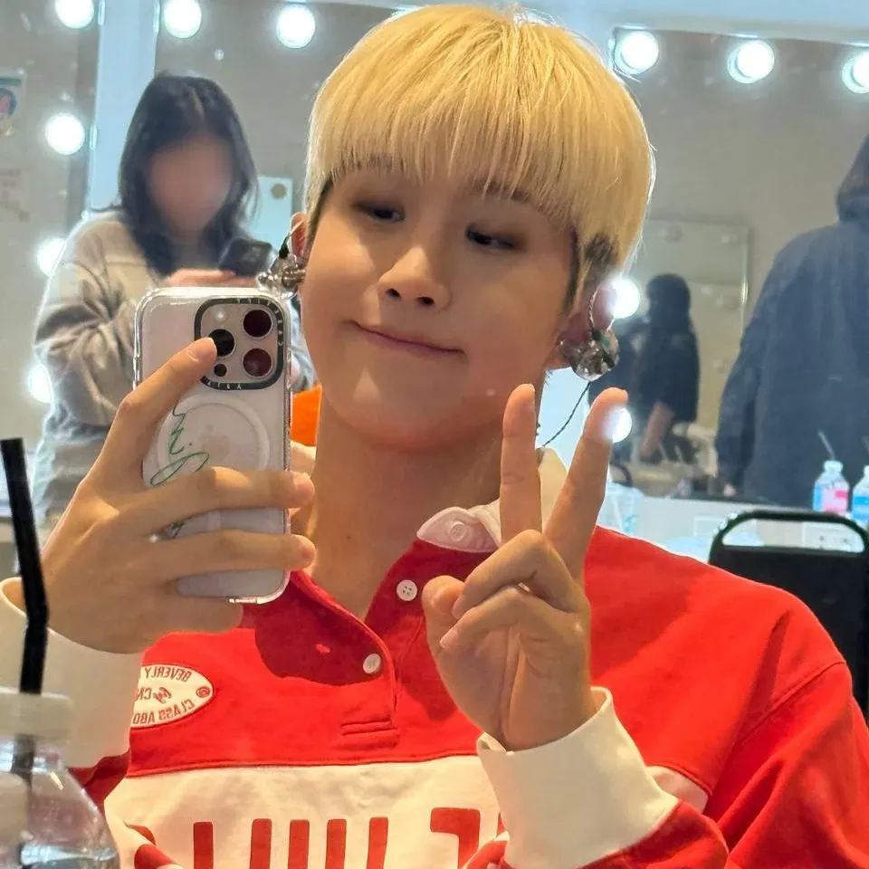 Latest photo of Jinjin (ASTRO)