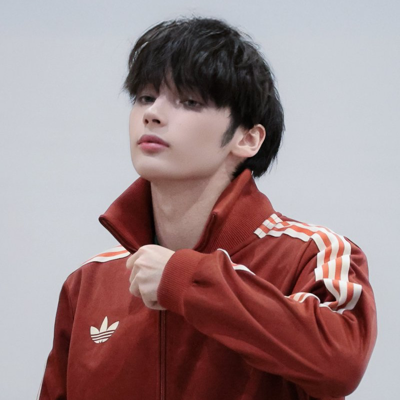 Foto aktivitas terbaru HueningKai (TOMORROW X TOGETHER)