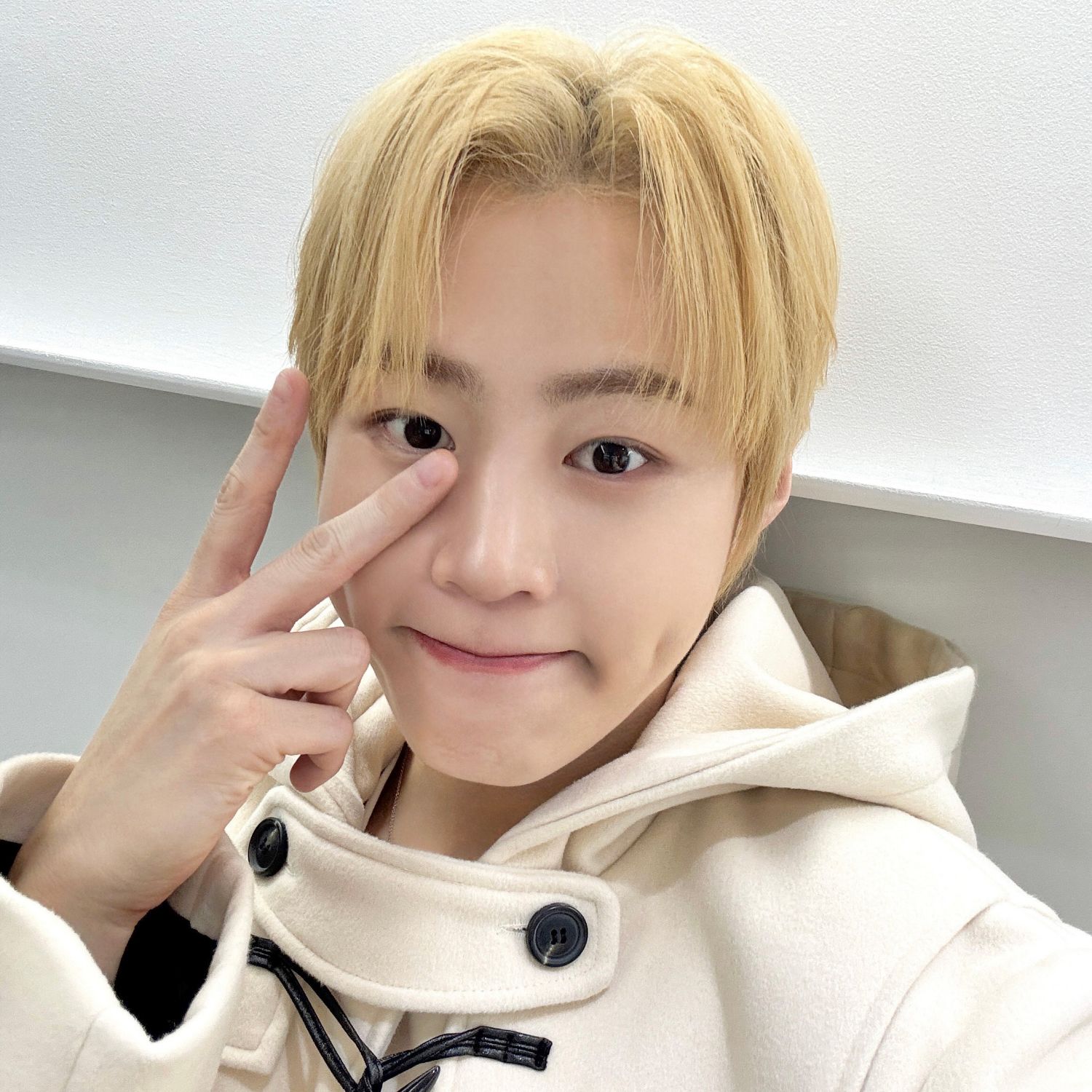 Behind-the-scenes cut of Ha Sungwoon