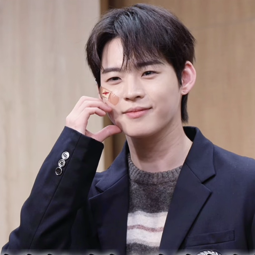 A moment captured by Hyojin (ONF)'s fan