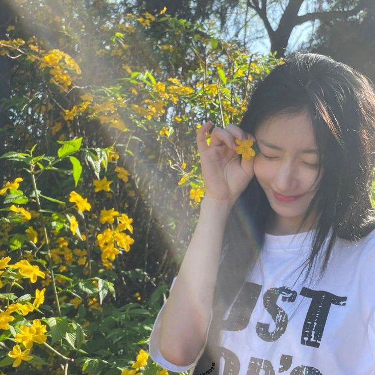 채령 (ITZY)의 비하인드 컷