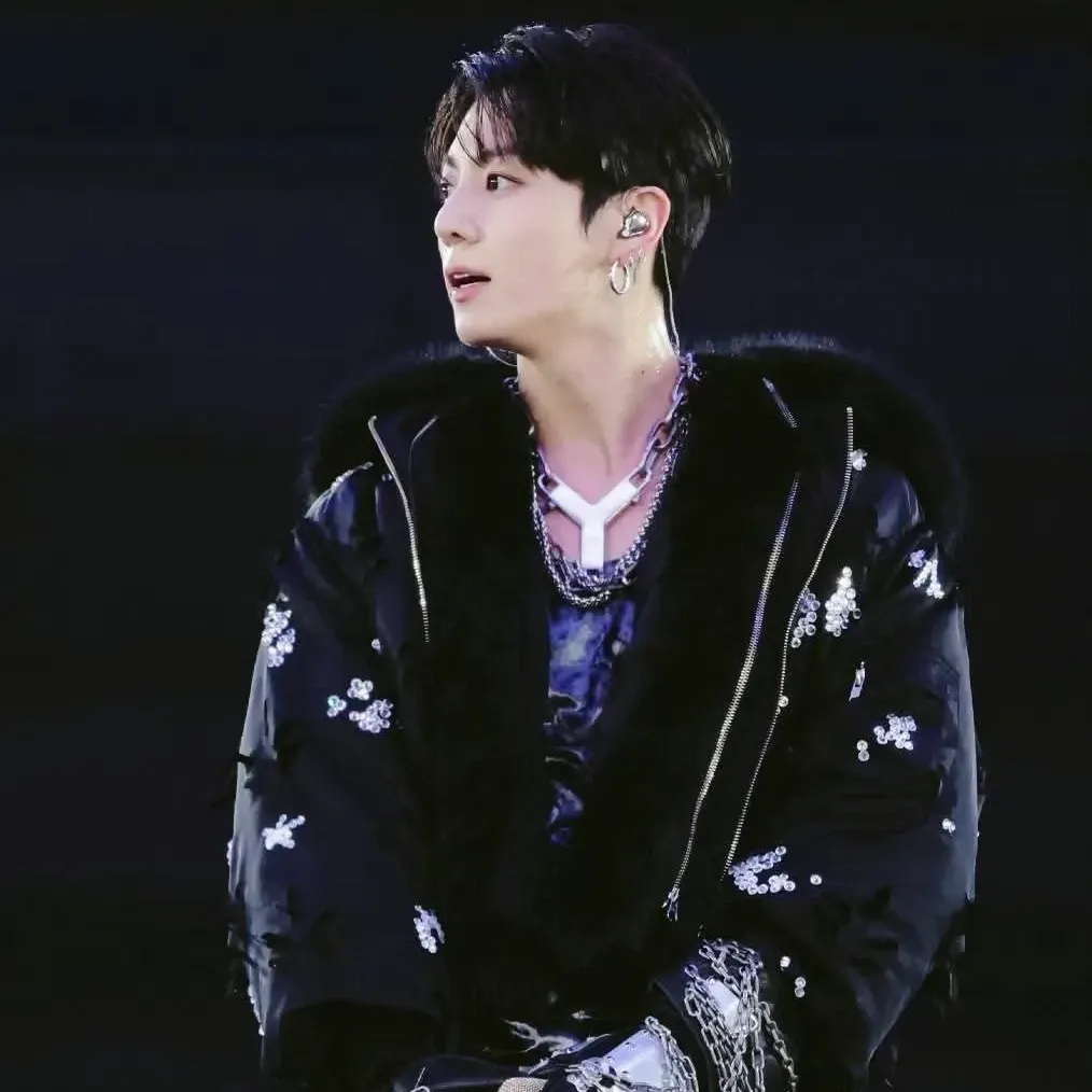 Foto aktivitas terbaru Jungkook (BTS)