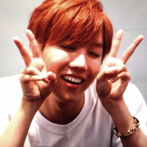 Momen yang diabadikan oleh penggemar j-hope (BTS)