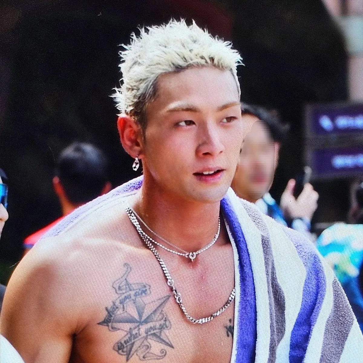 Behind-the-scenes cut of Baekho