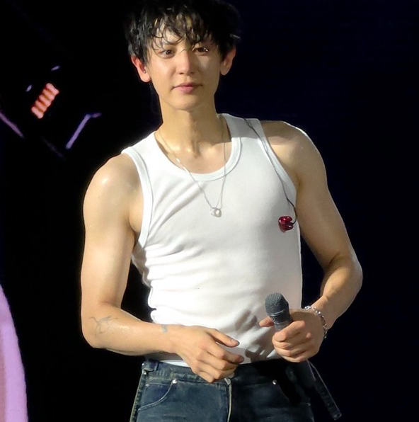 Recent activity shot of Chanyeol (EXO)