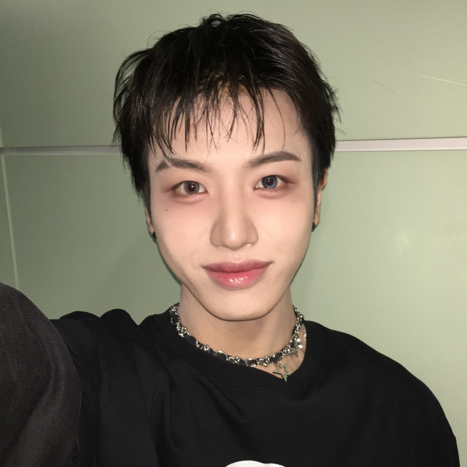 Behind-the-scenes cut of Huiwon (n.SSign)