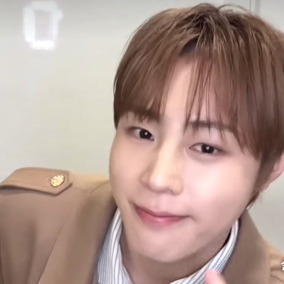 Behind-the-scenes cut of Ha Sungwoon