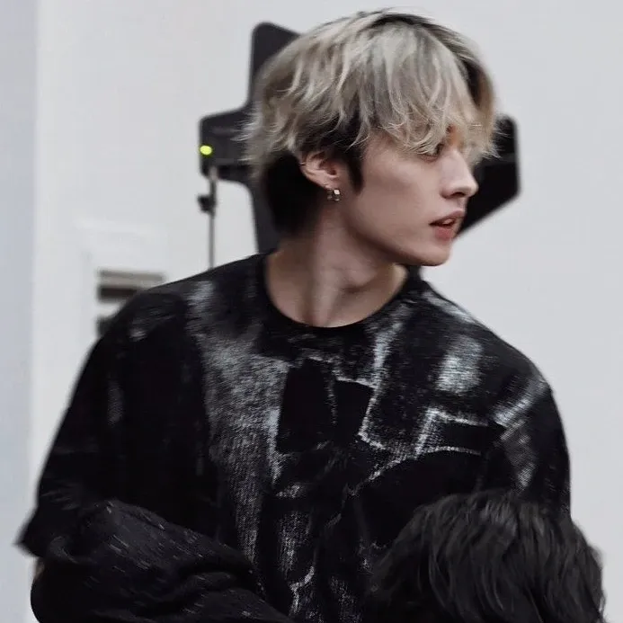 Potret di balik layar Lee Know (Stray Kids)