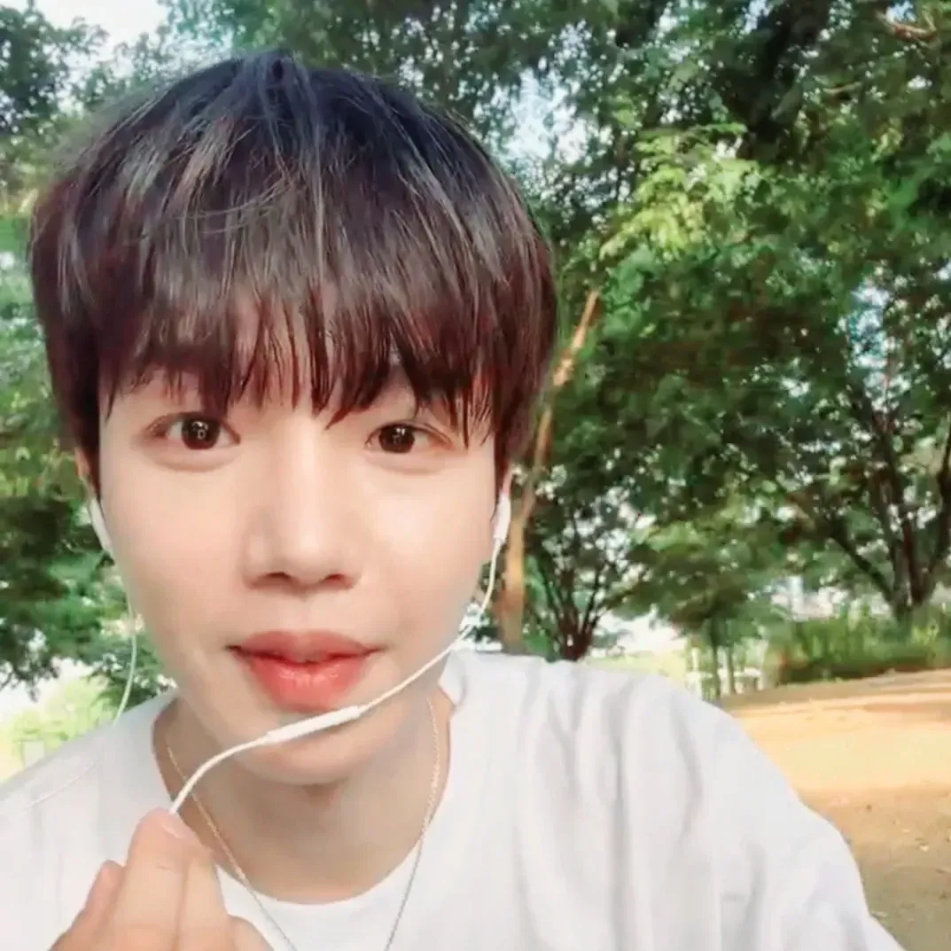 A moment captured by Lim Youngmin's fan