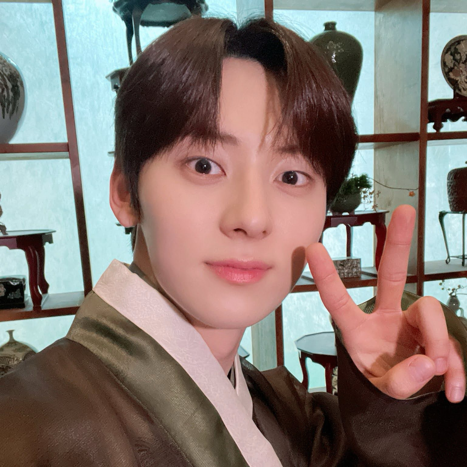 Behind-the-scenes cut of Hwang Minhyun