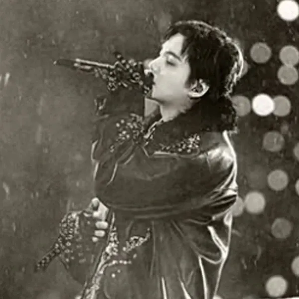 Foto aktivitas terbaru SUGA (BTS)