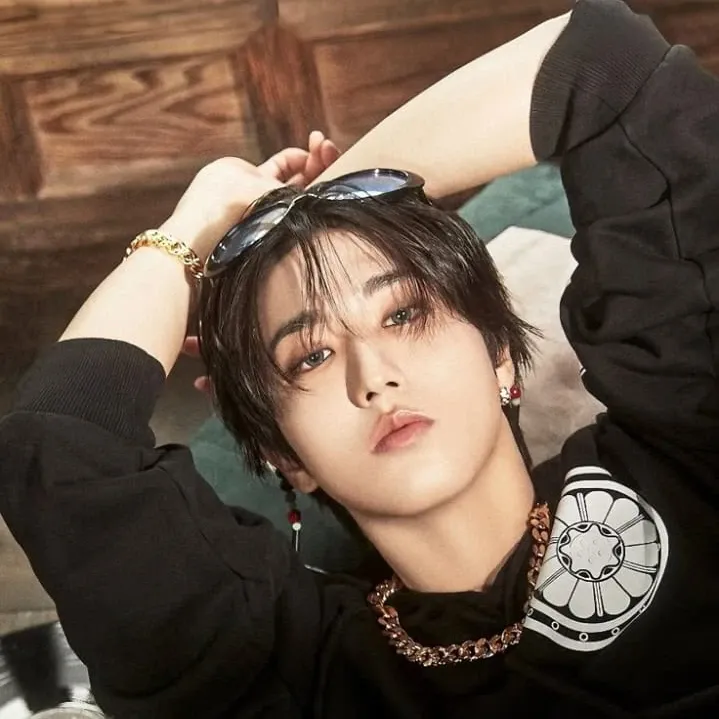Behind-the-scenes cut of HAN (Stray Kids)