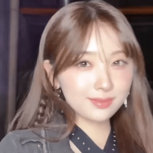 A moment captured by Miihi (NiziU)'s fan