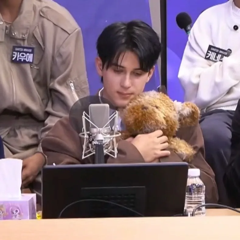 Behind-the-scenes cut of Alejandro (SANTOS BRAVOS)