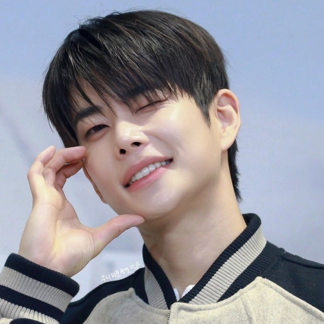 Behind-the-scenes cut of MJ (ASTRO)