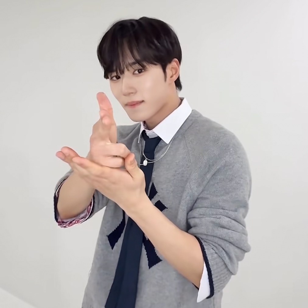 Behind-the-scenes cut of Kim Junseo (ALPHA DRIVE ONE)