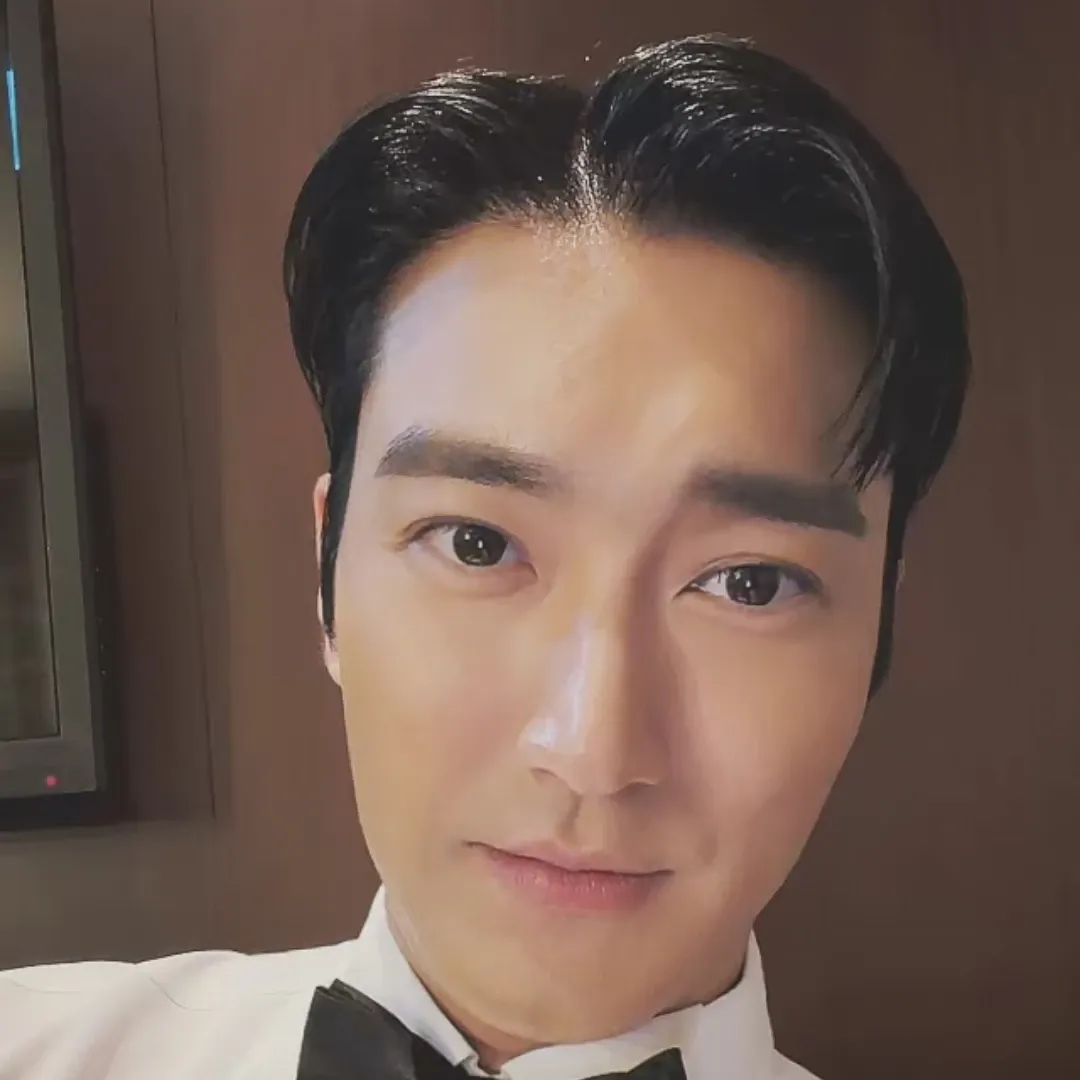 Behind-the-scenes cut of Siwon (Super Junior)