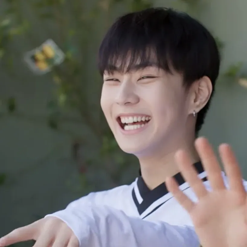 Latest photo of Jungwon (ENHYPEN)