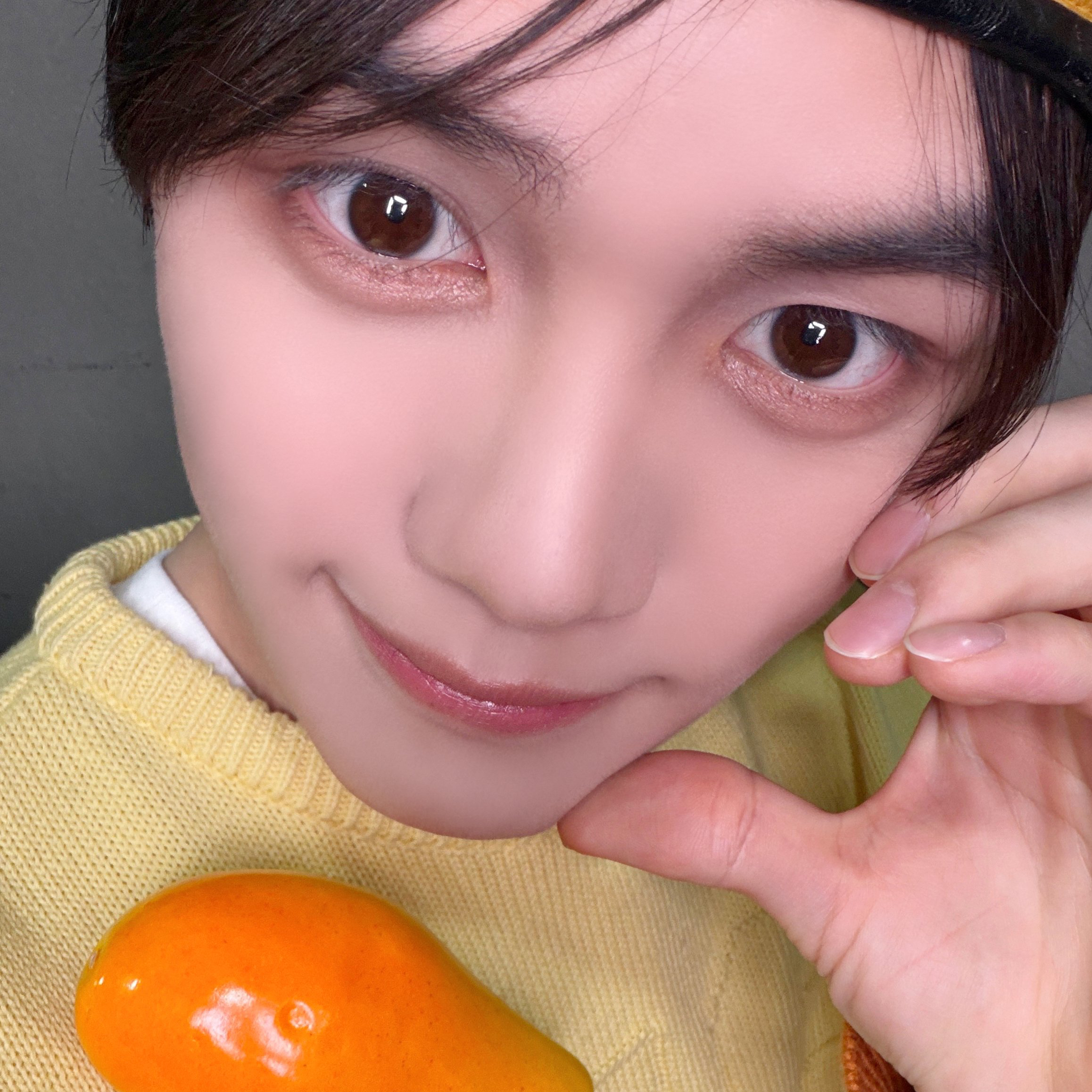 Recent activity shot of Kim Gyuvin (ZEROBASEONE)