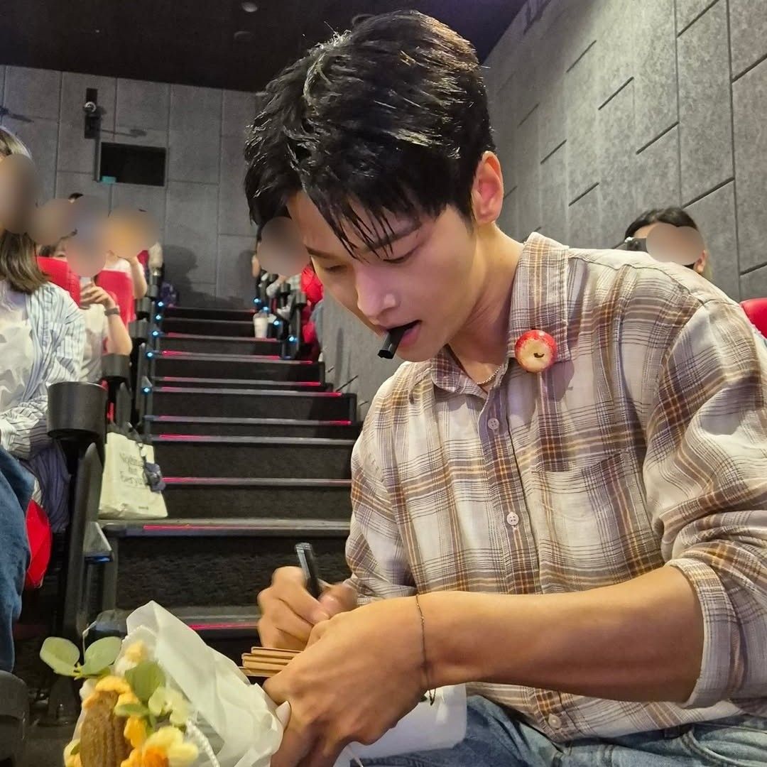 A moment captured by VIXX's fan