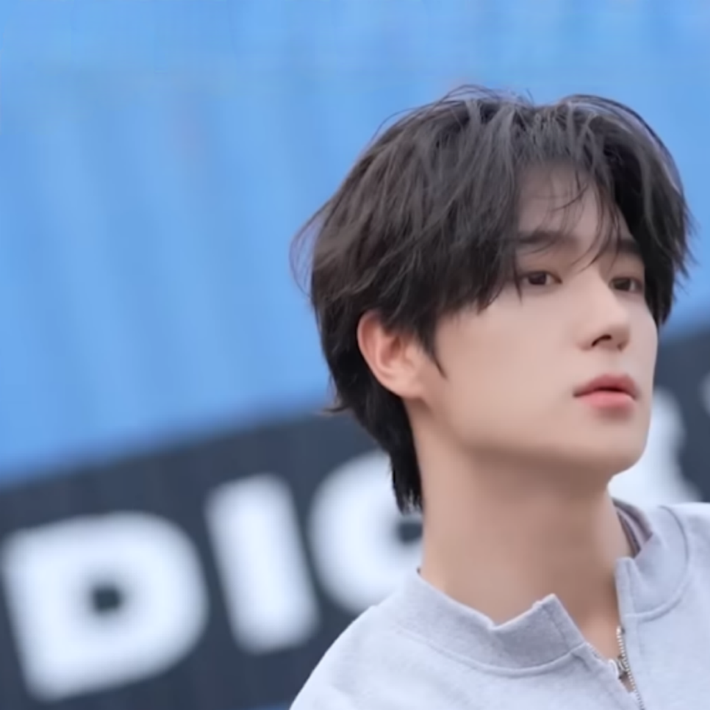 Latest photo of Hyunjae (THE BOYZ)