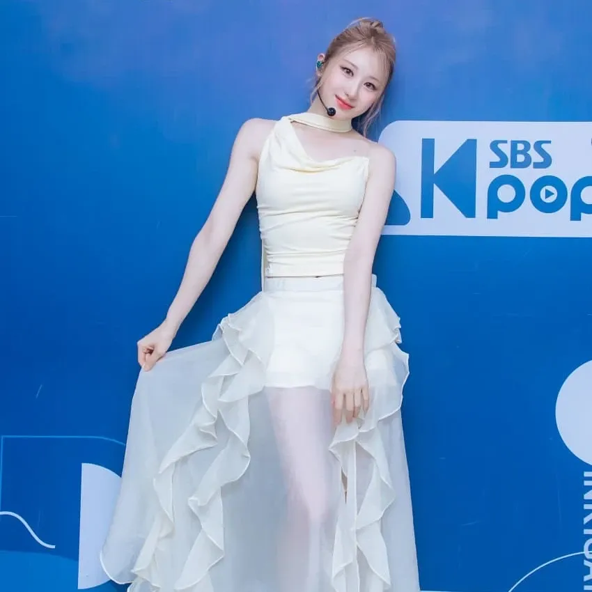 A moment captured by Lee Chaeyeon's fan