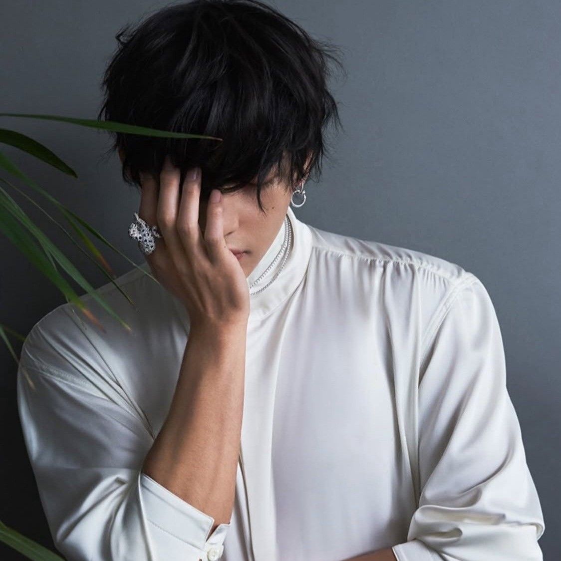 Behind-the-scenes cut of V (BTS)