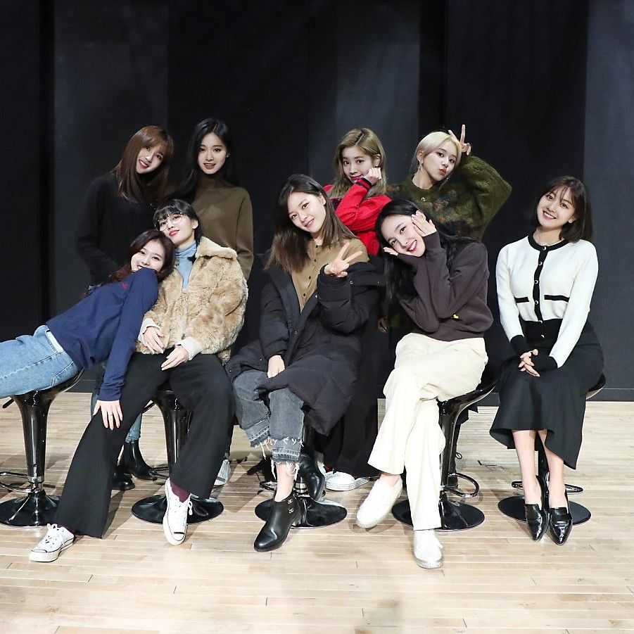 Foto aktivitas terbaru TWICE