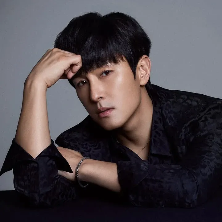 Behind-the-scenes cut of Kim Dongwan (SHINHWA)