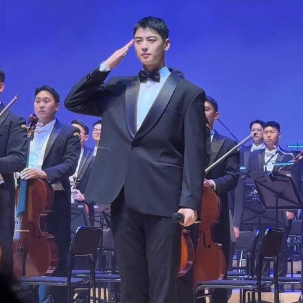 A moment captured by Eunwoo (ASTRO)'s fan