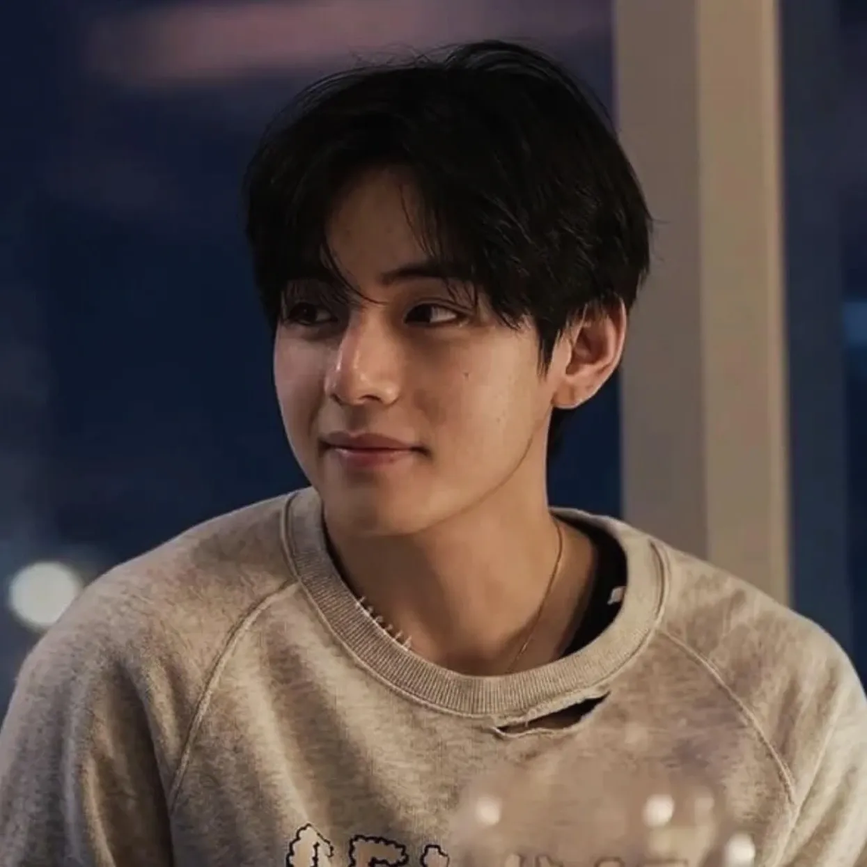 Behind-the-scenes cut of V (BTS)