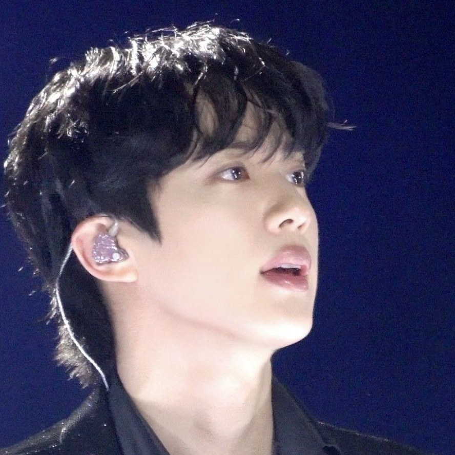 진 (방탄소년단)의 최신 사진