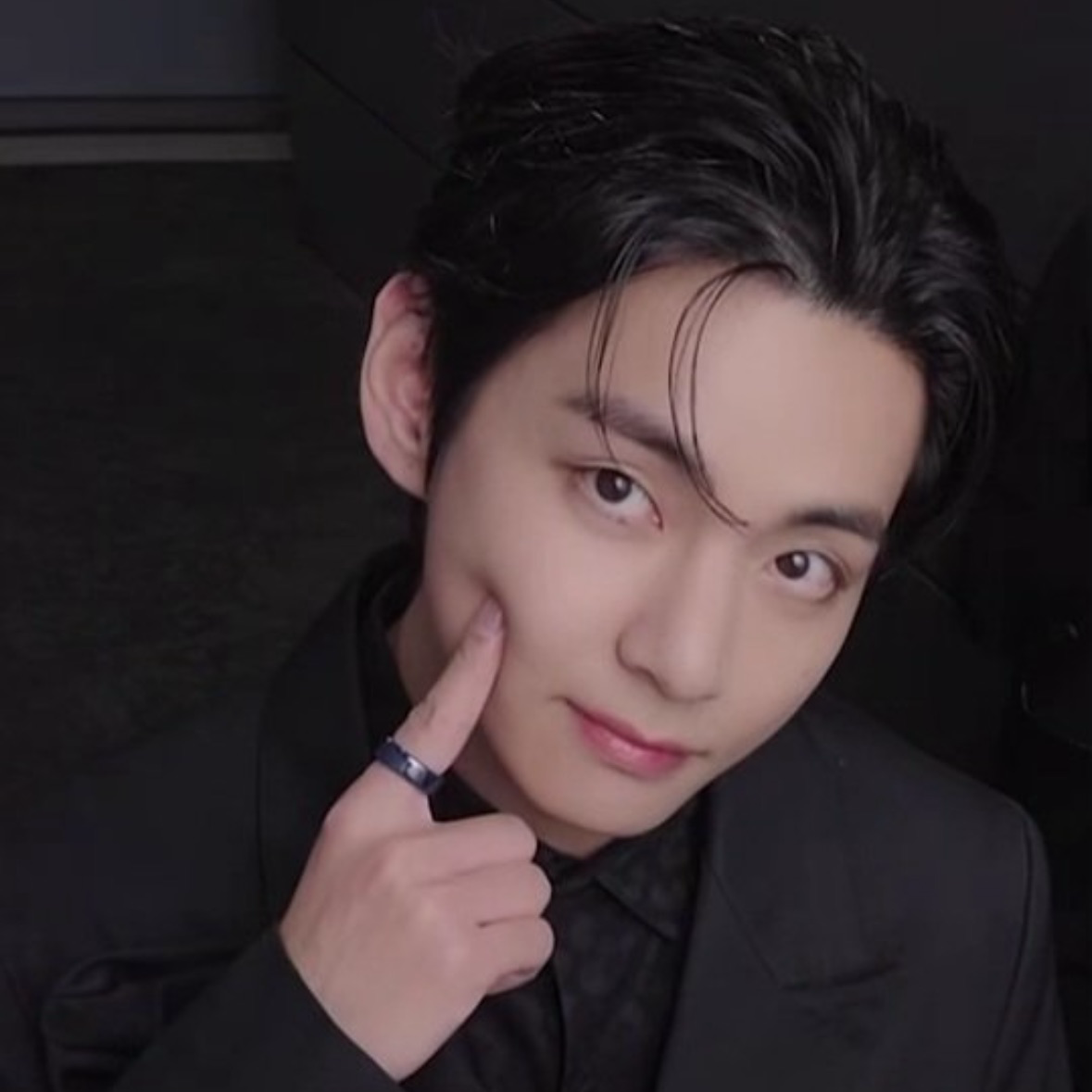 V (BTS)の舞台裏ショット