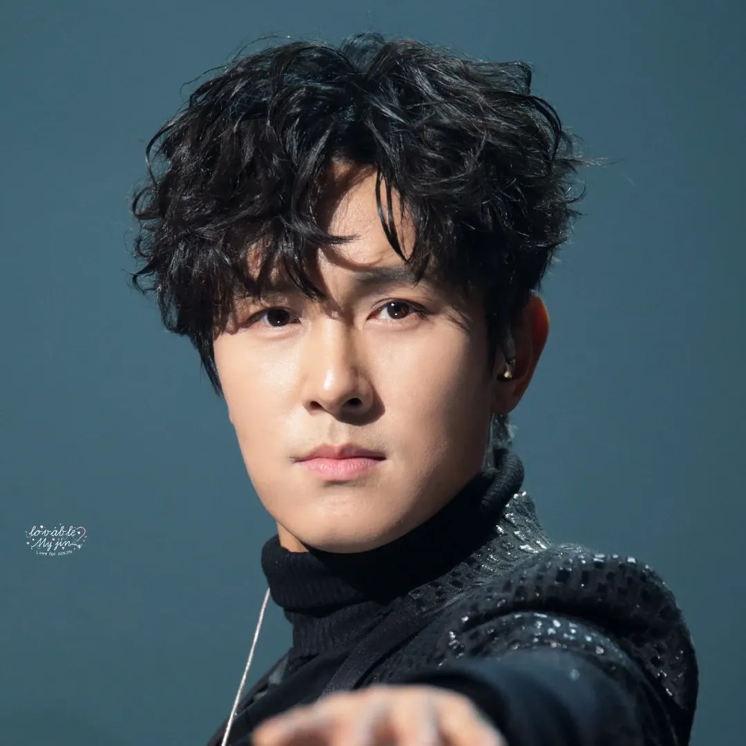 A moment captured by Kim Dongwan (SHINHWA)'s fan