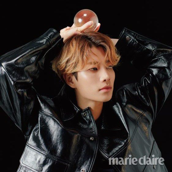 A moment captured by MJ (ASTRO)'s fan