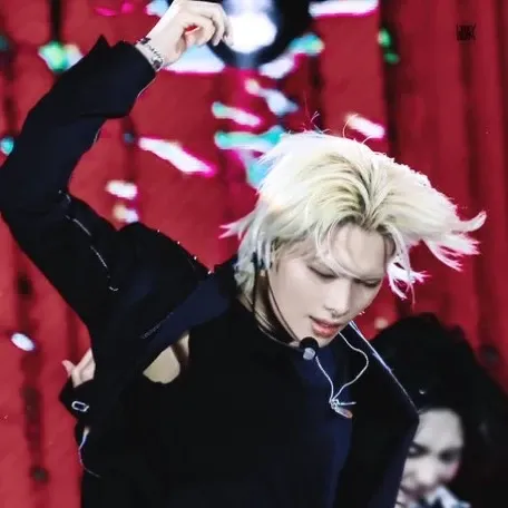 Foto terbaru NI-KI (ENHYPEN)