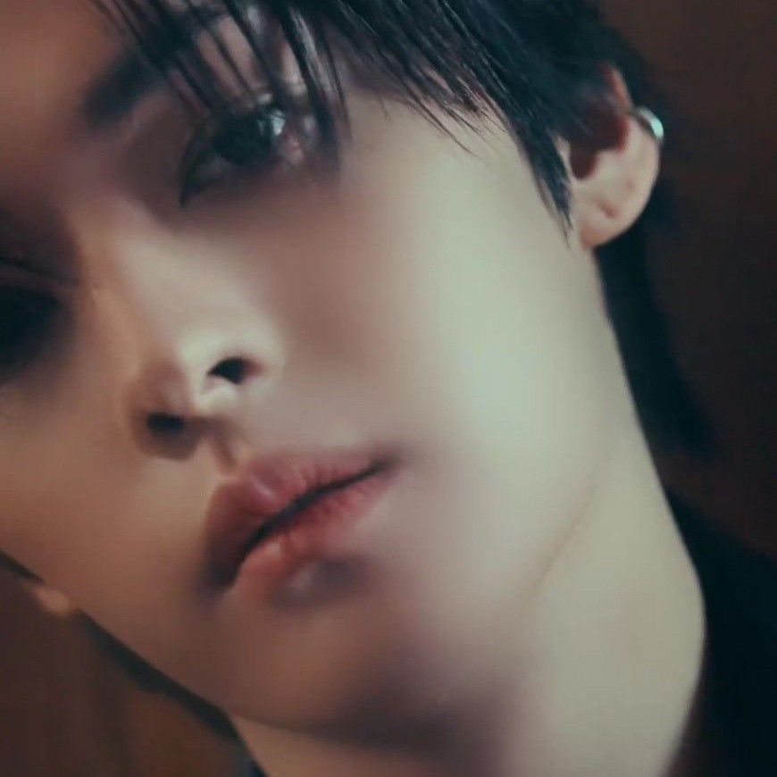 Latest photo of Lee Know (Stray Kids)