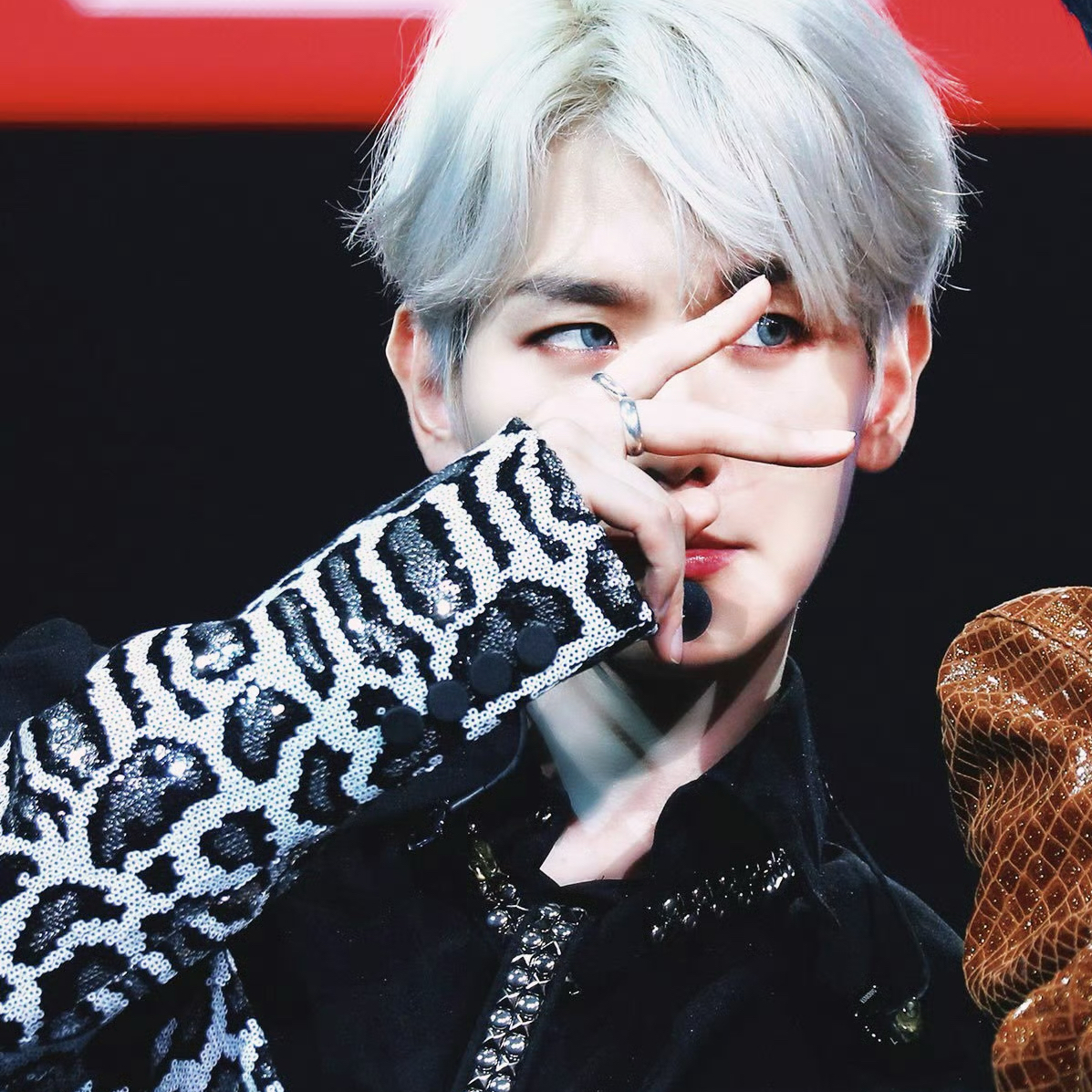 ベクヒョン (EXO)の最新写真