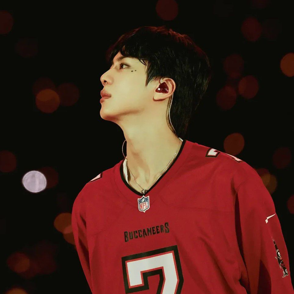 진 (방탄소년단) 최근 활동샷