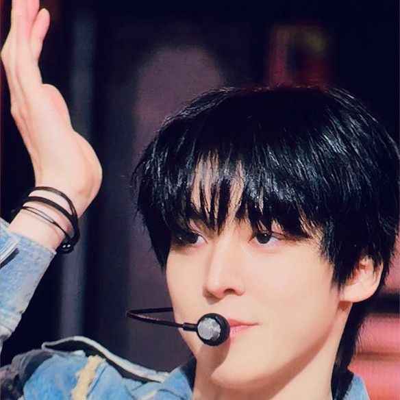 Behind-the-scenes cut of Yunho (ATEEZ)