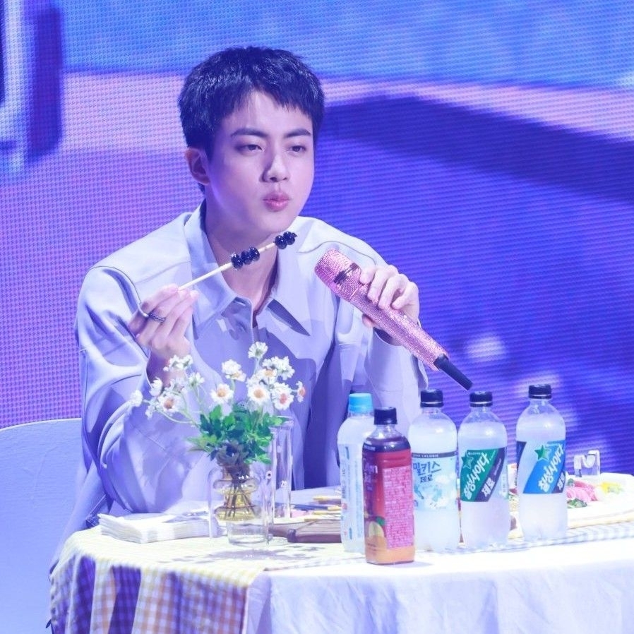 진 (방탄소년단)의 최신 사진