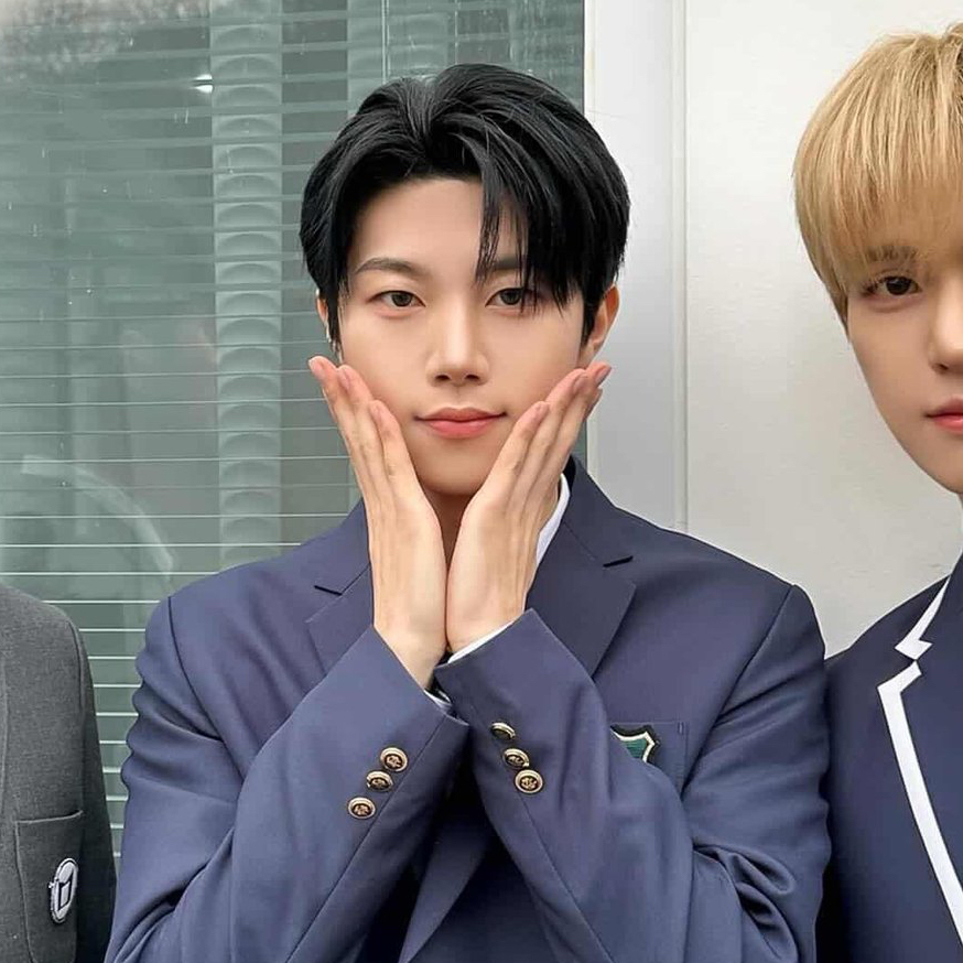 Behind-the-scenes cut of Hyunwoo (Xikers)